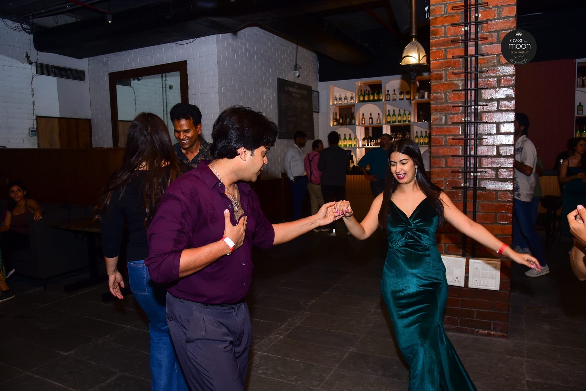 A formal turn in emerald — Bachata at the social